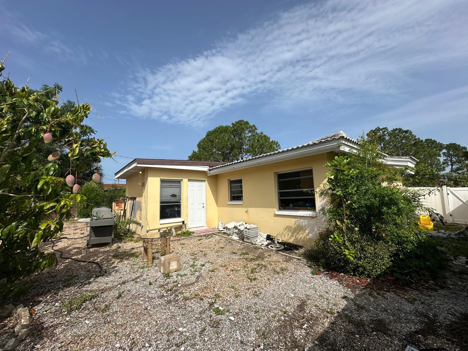 Image 4 of 16 For 2113 Greenbriar Boulevard