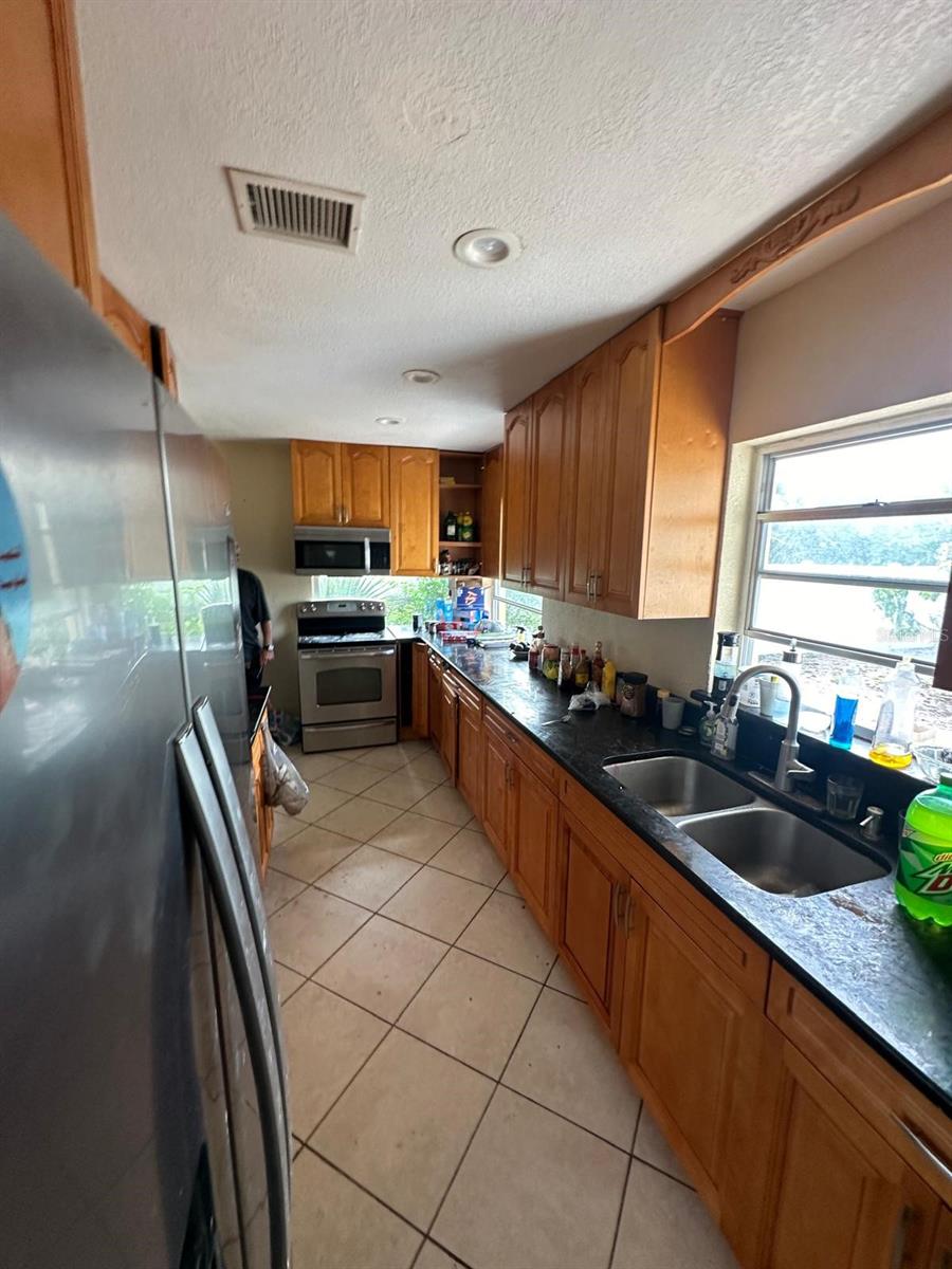 Image 6 of 16 For 2113 Greenbriar Boulevard