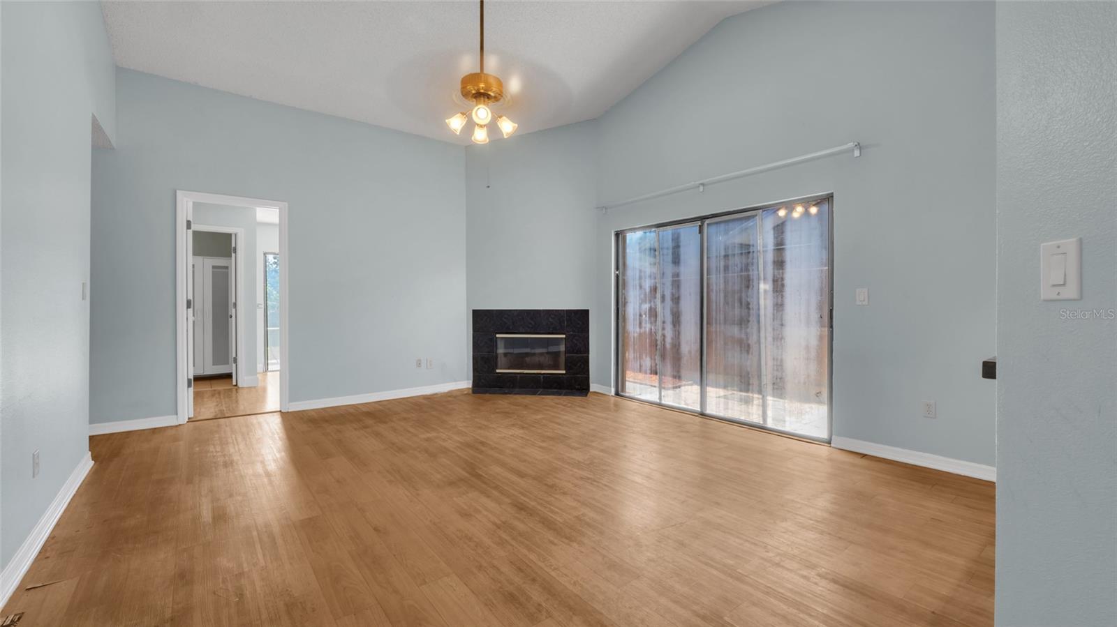 Image 4 of 33 For 1787 Needles Lane W