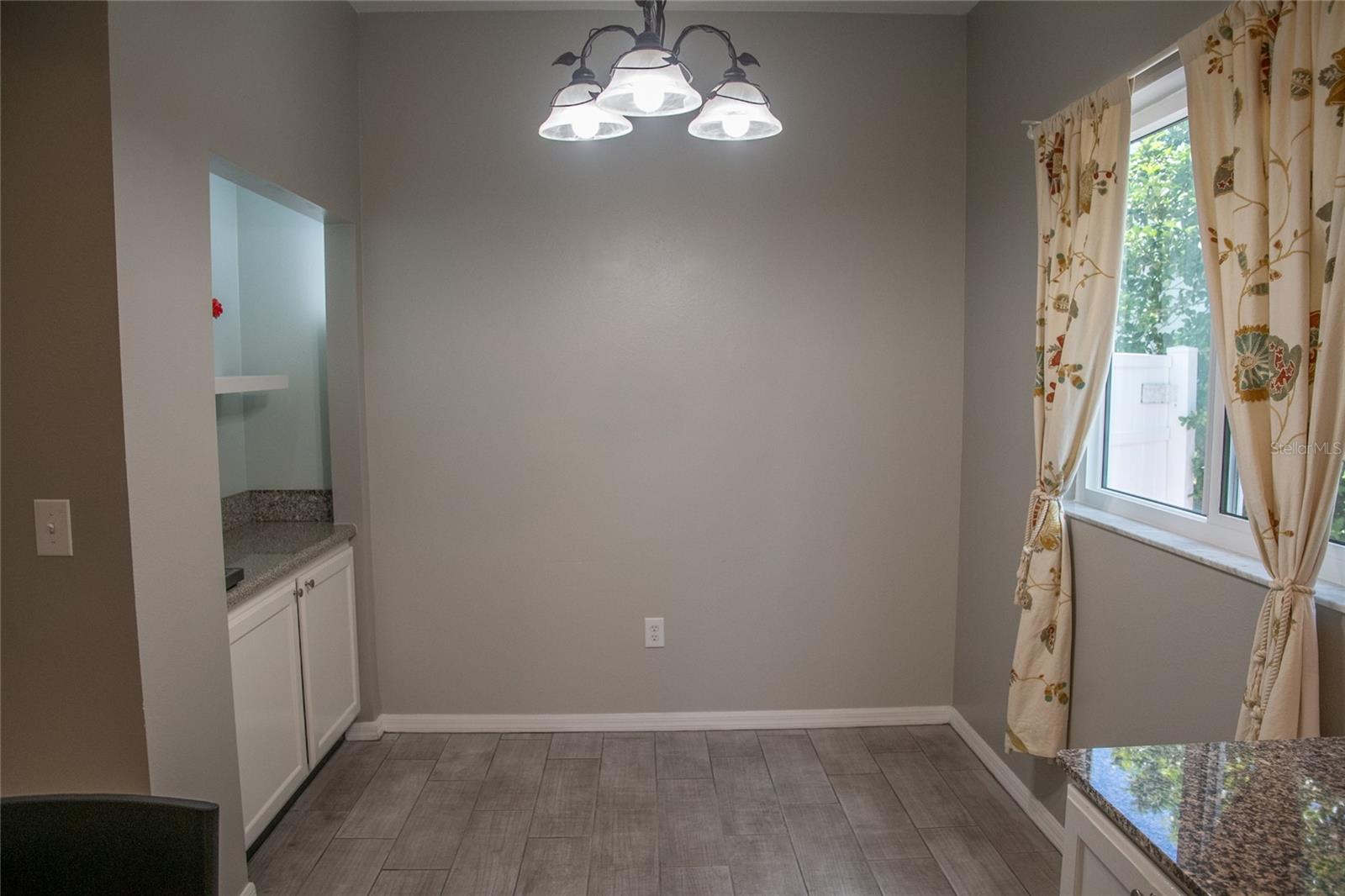 Image 22 of 100 For 25435 Bruford Boulevard