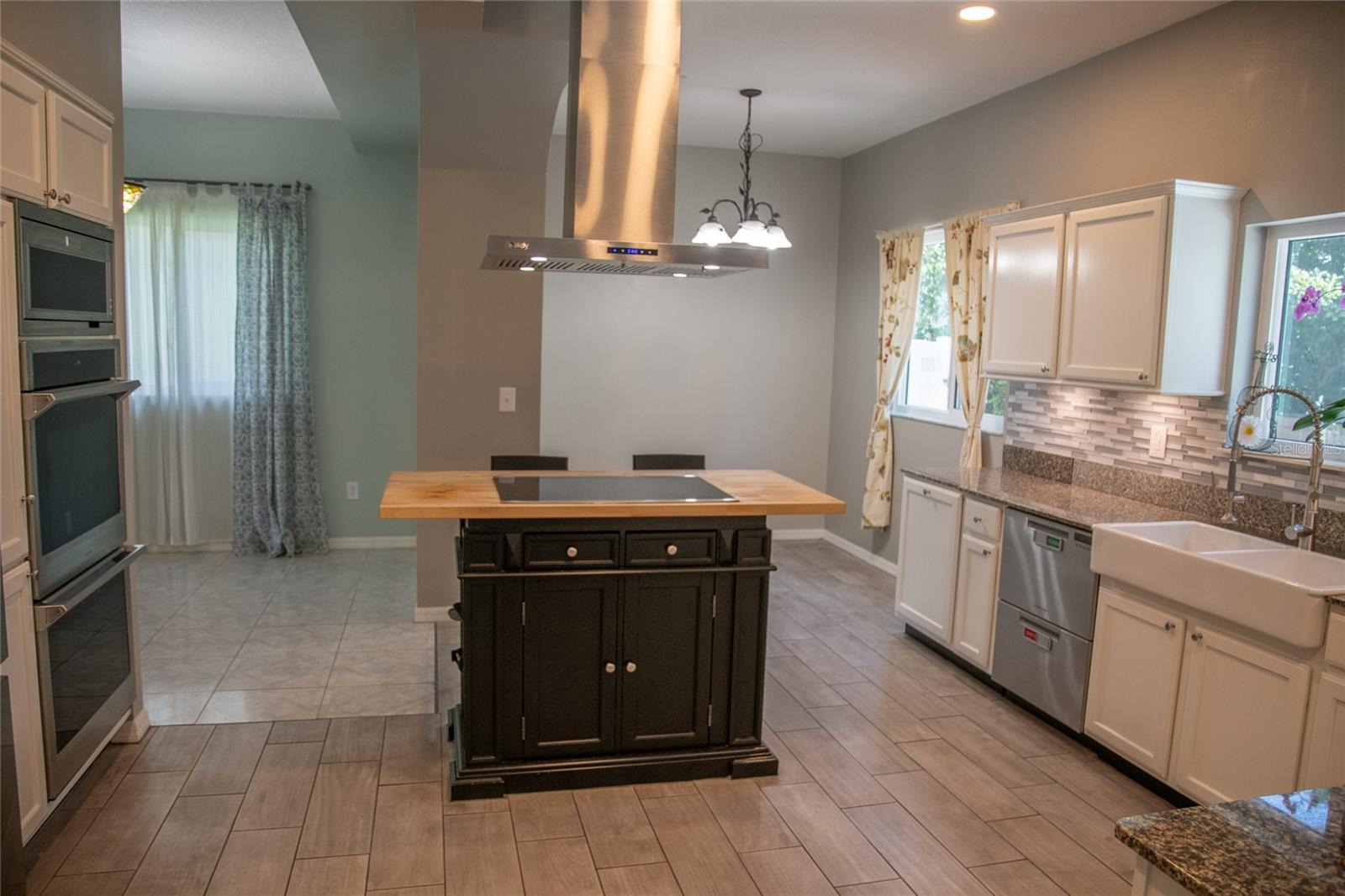 Image 24 of 100 For 25435 Bruford Boulevard