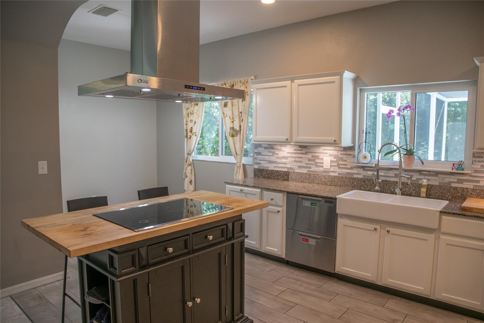Image 25 of 100 For 25435 Bruford Boulevard