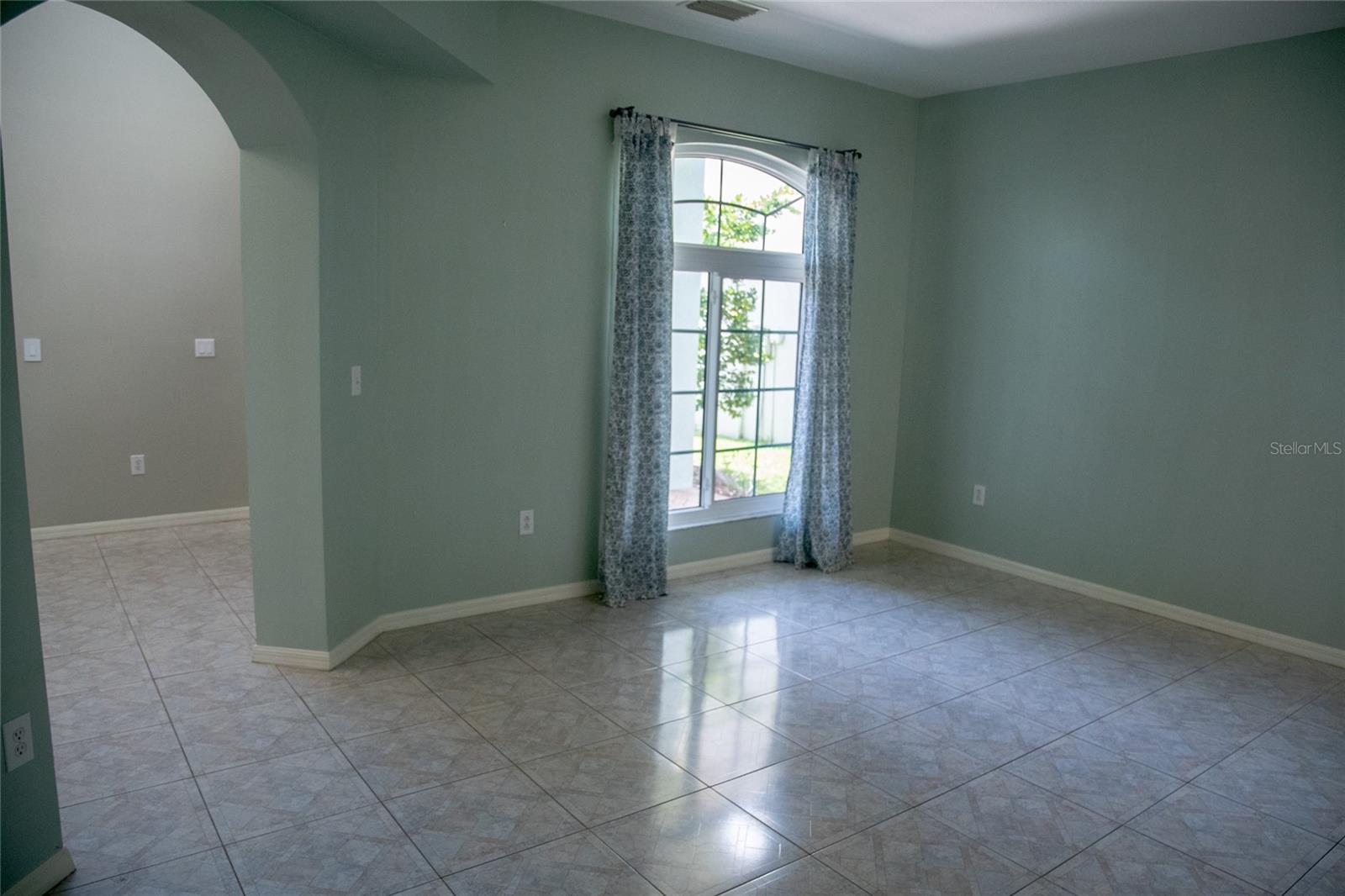 Image 34 of 100 For 25435 Bruford Boulevard
