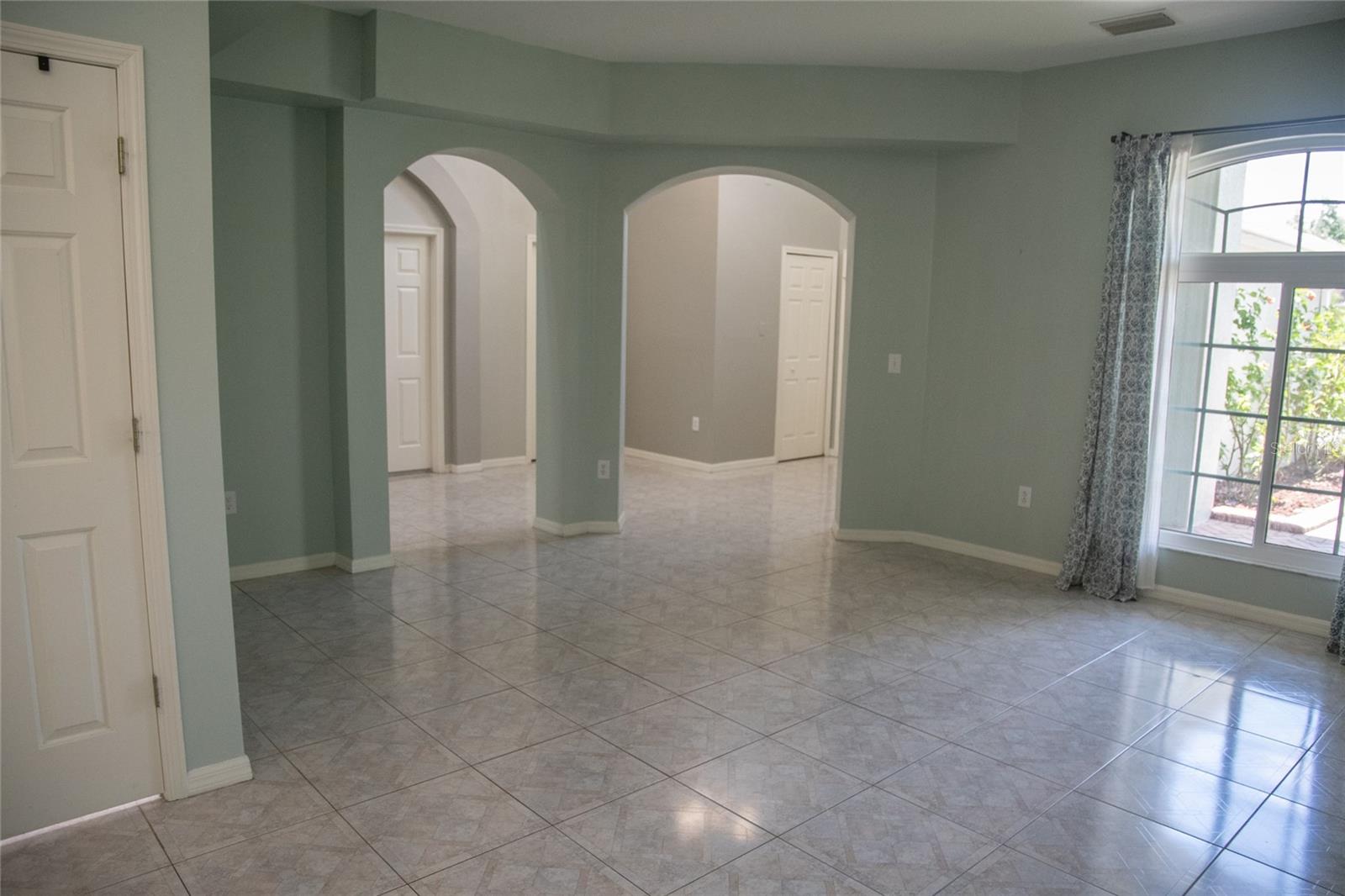 Image 35 of 100 For 25435 Bruford Boulevard