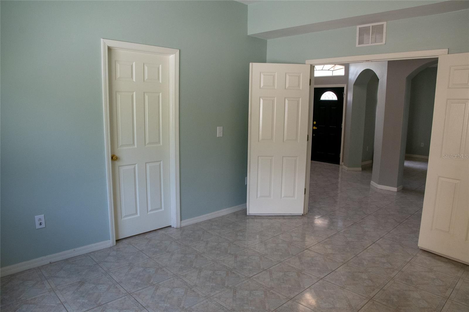 Image 38 of 100 For 25435 Bruford Boulevard