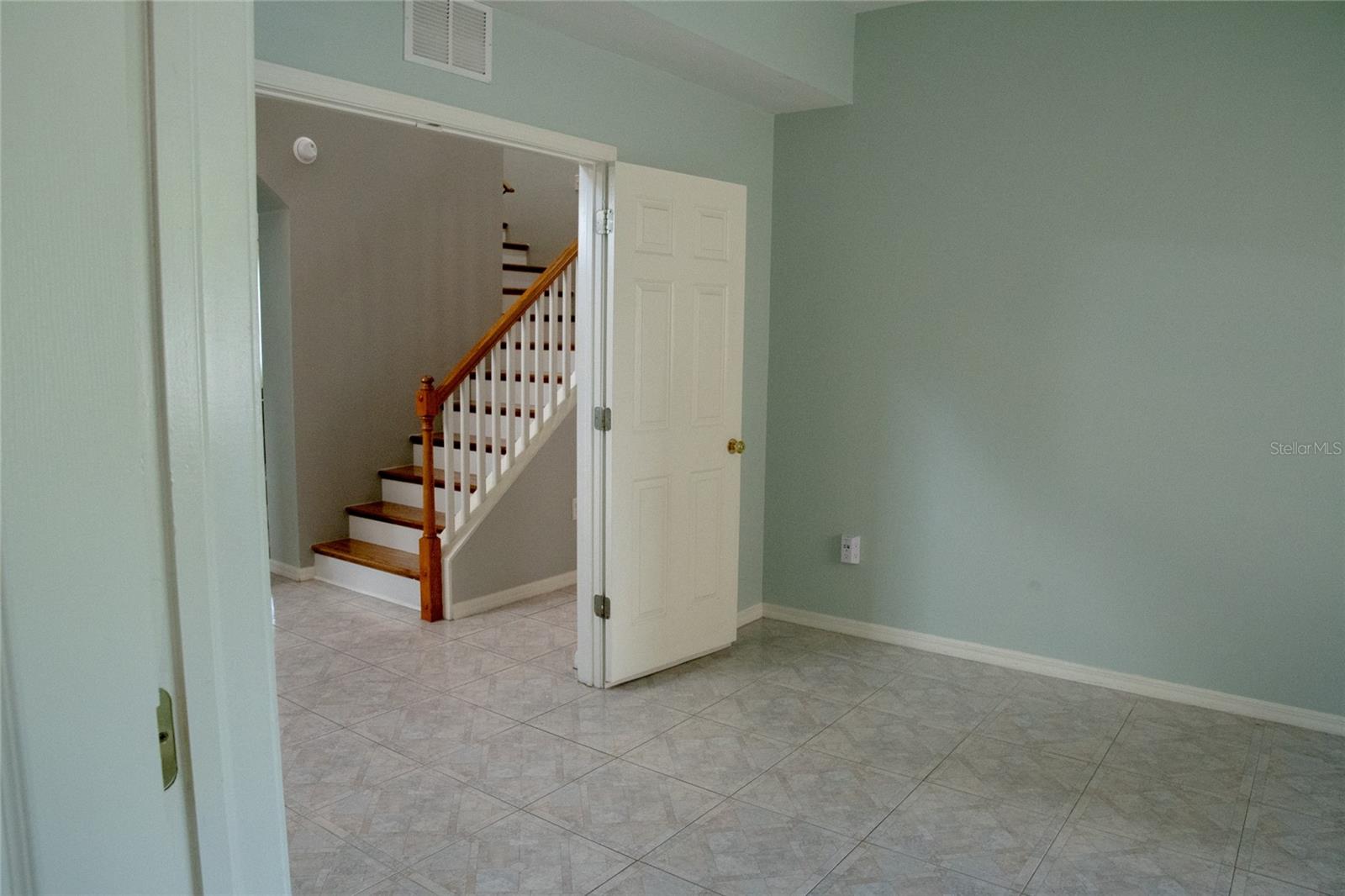 Image 39 of 100 For 25435 Bruford Boulevard