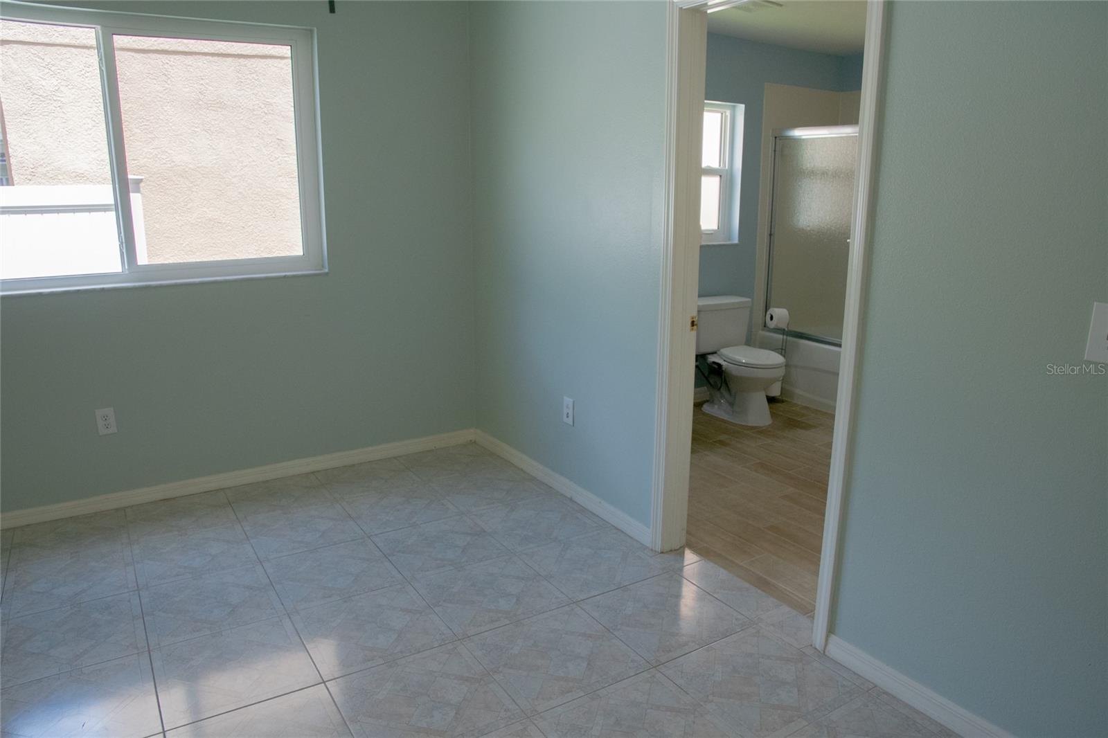 Image 40 of 100 For 25435 Bruford Boulevard