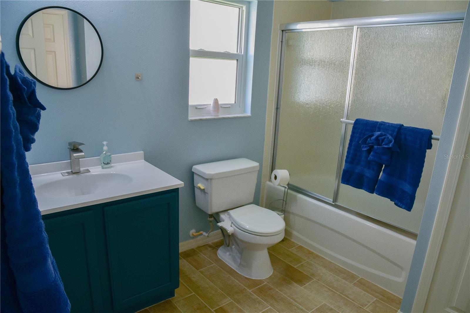 Image 41 of 100 For 25435 Bruford Boulevard