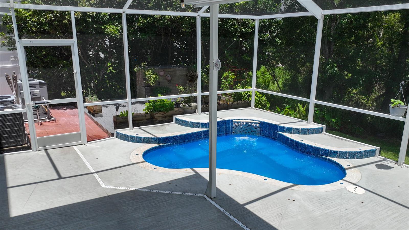 Image 50 of 100 For 25435 Bruford Boulevard