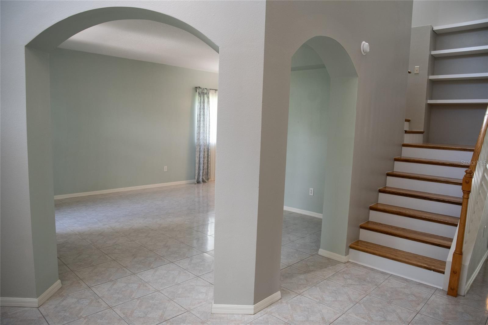 Image 6 of 100 For 25435 Bruford Boulevard
