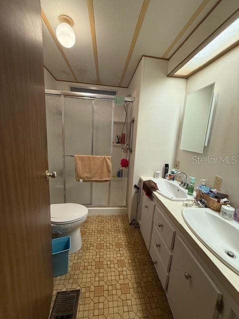 Image 14 of 19 For 8466 Dickens Avenue