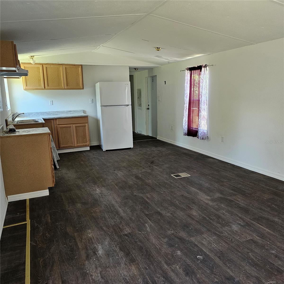 Listing photo id 5 for 2603 Ince Drive