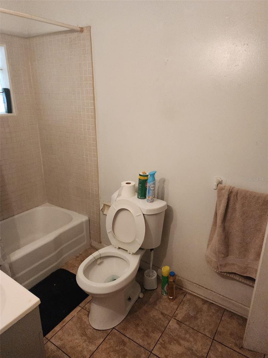 Image 4 of 14 For 516 7th Avenue W 1
