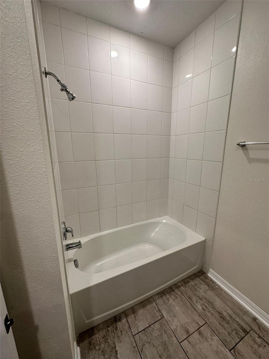 Image 32 of 49 For 11634 Woodleaf Drive