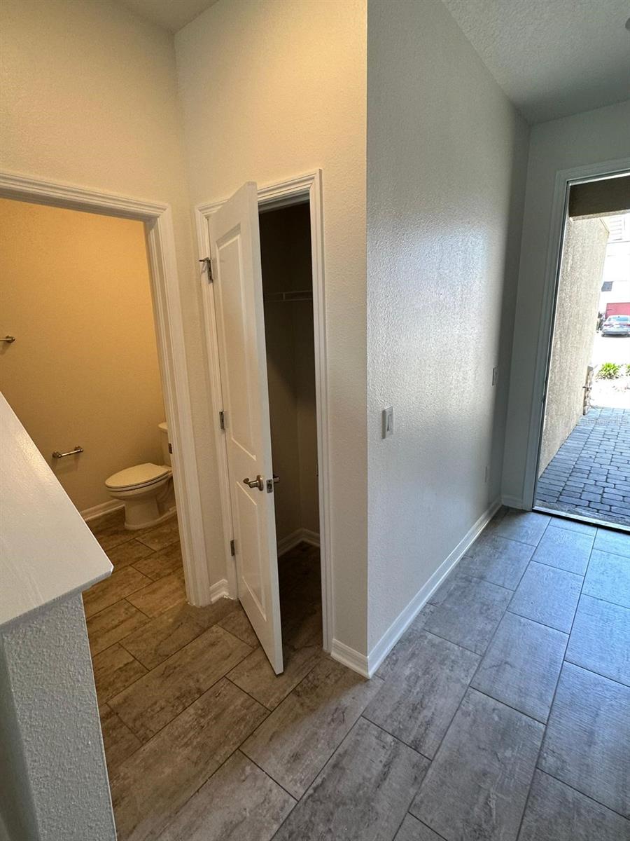 Image 9 of 49 For 11634 Woodleaf Drive