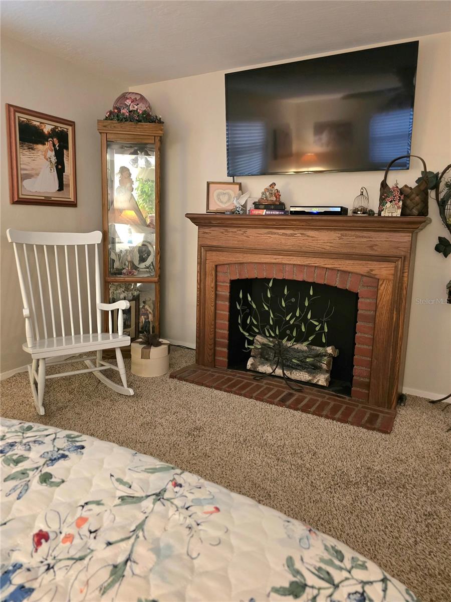 Listing photo id 8 for 7427 Banner Street