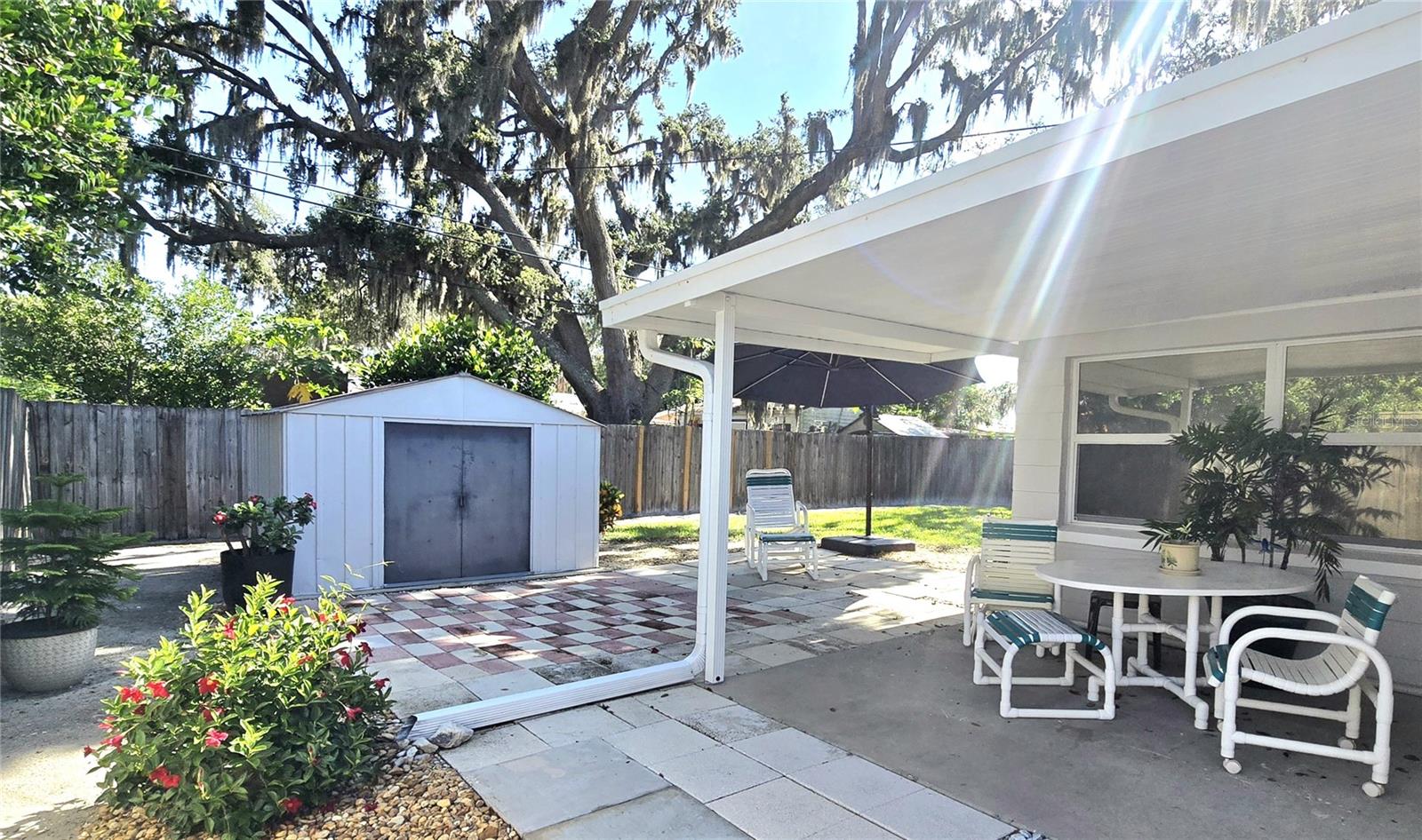 Listing photo id 23 for 7427 Banner Street