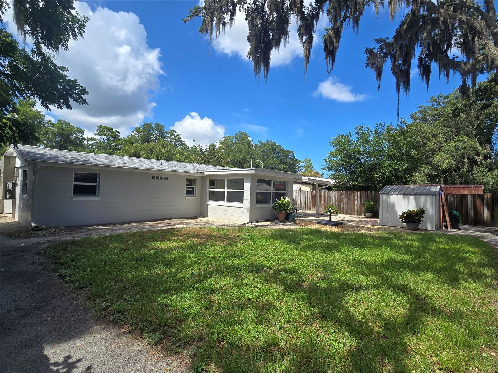 Listing photo id 25 for 7427 Banner Street