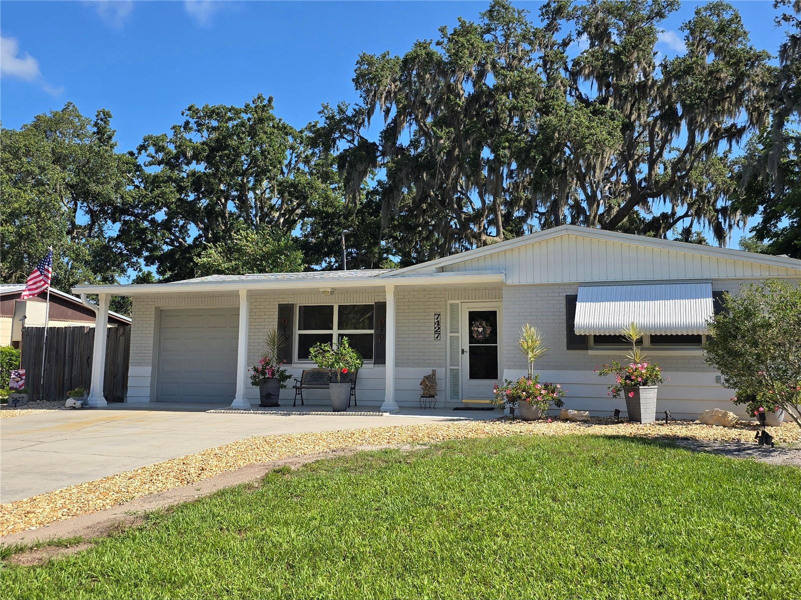 Listing photo id 33 for 7427 Banner Street
