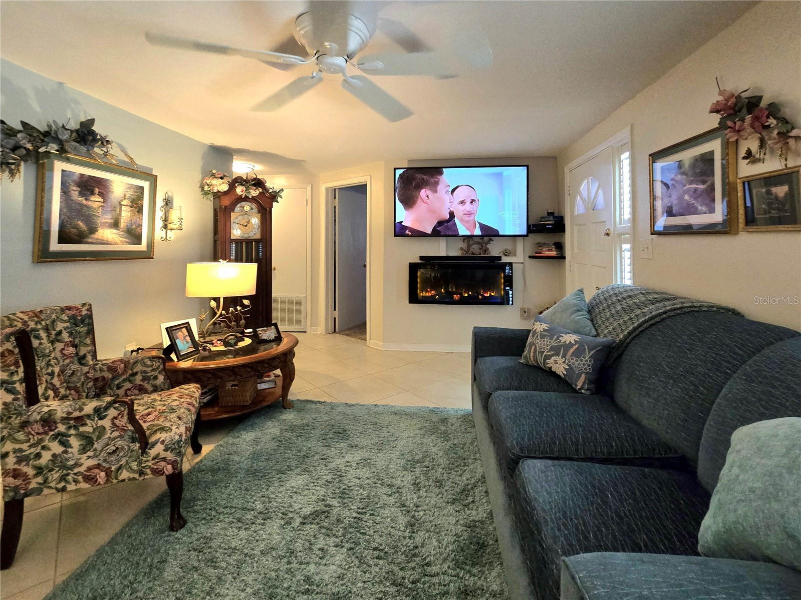 Listing photo id 5 for 7427 Banner Street