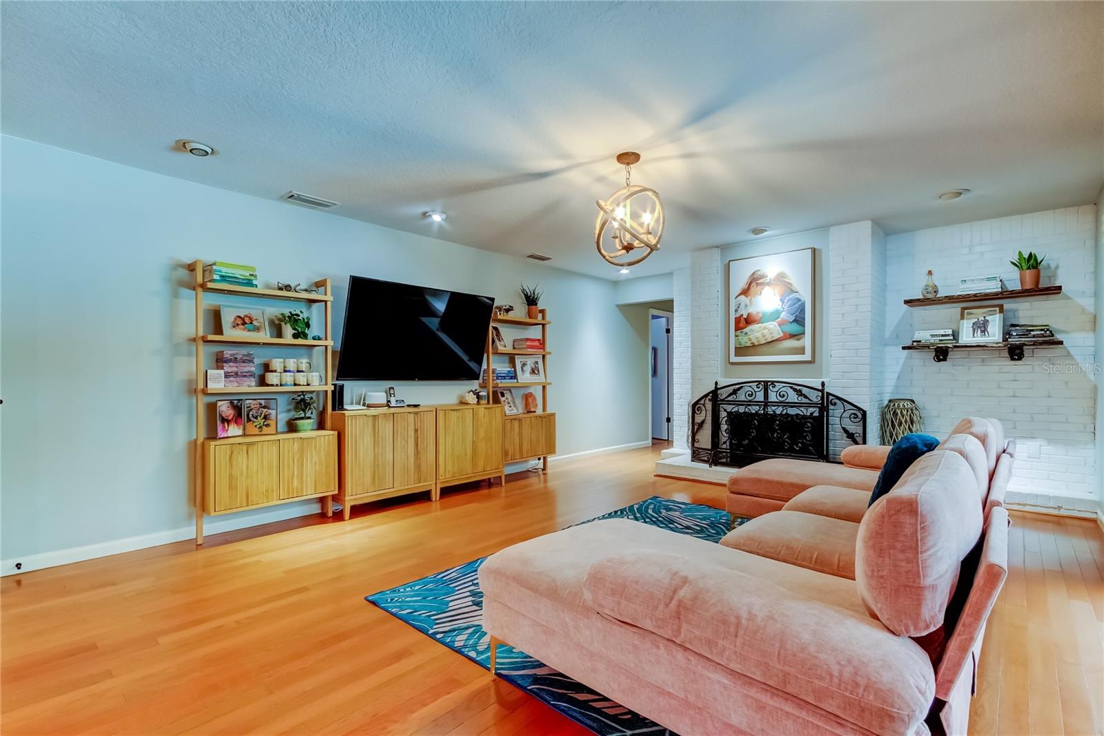 Image 32 of 87 For 604 Knollwood Drive