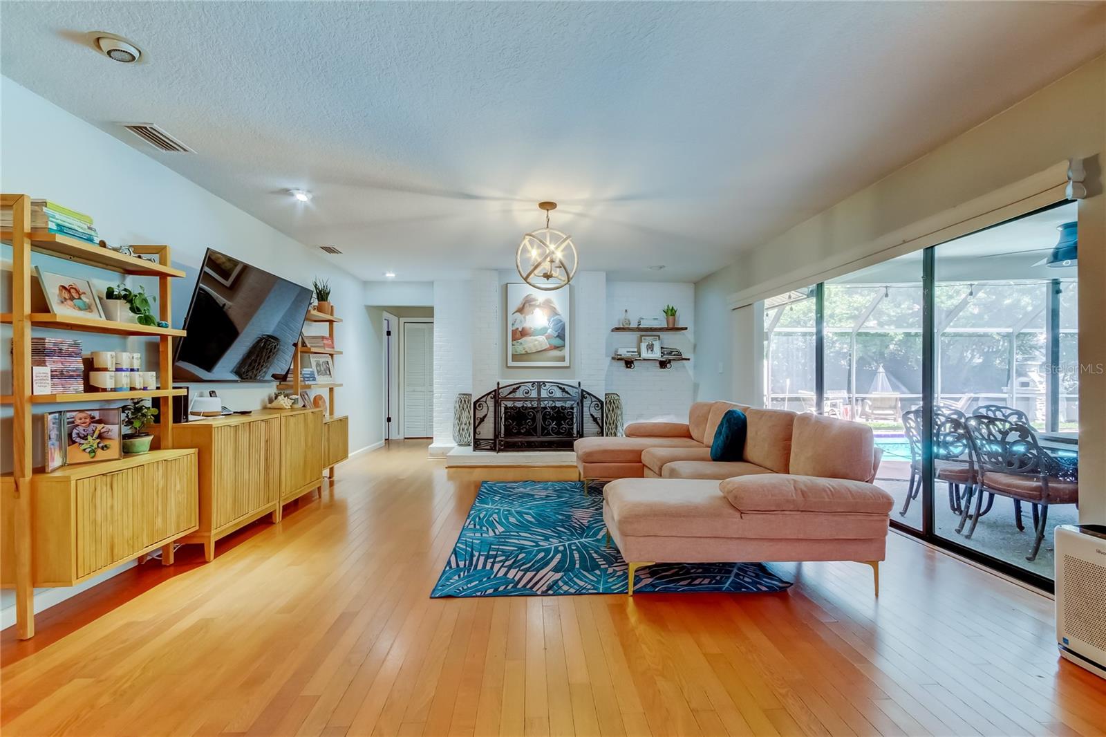 Image 33 of 87 For 604 Knollwood Drive