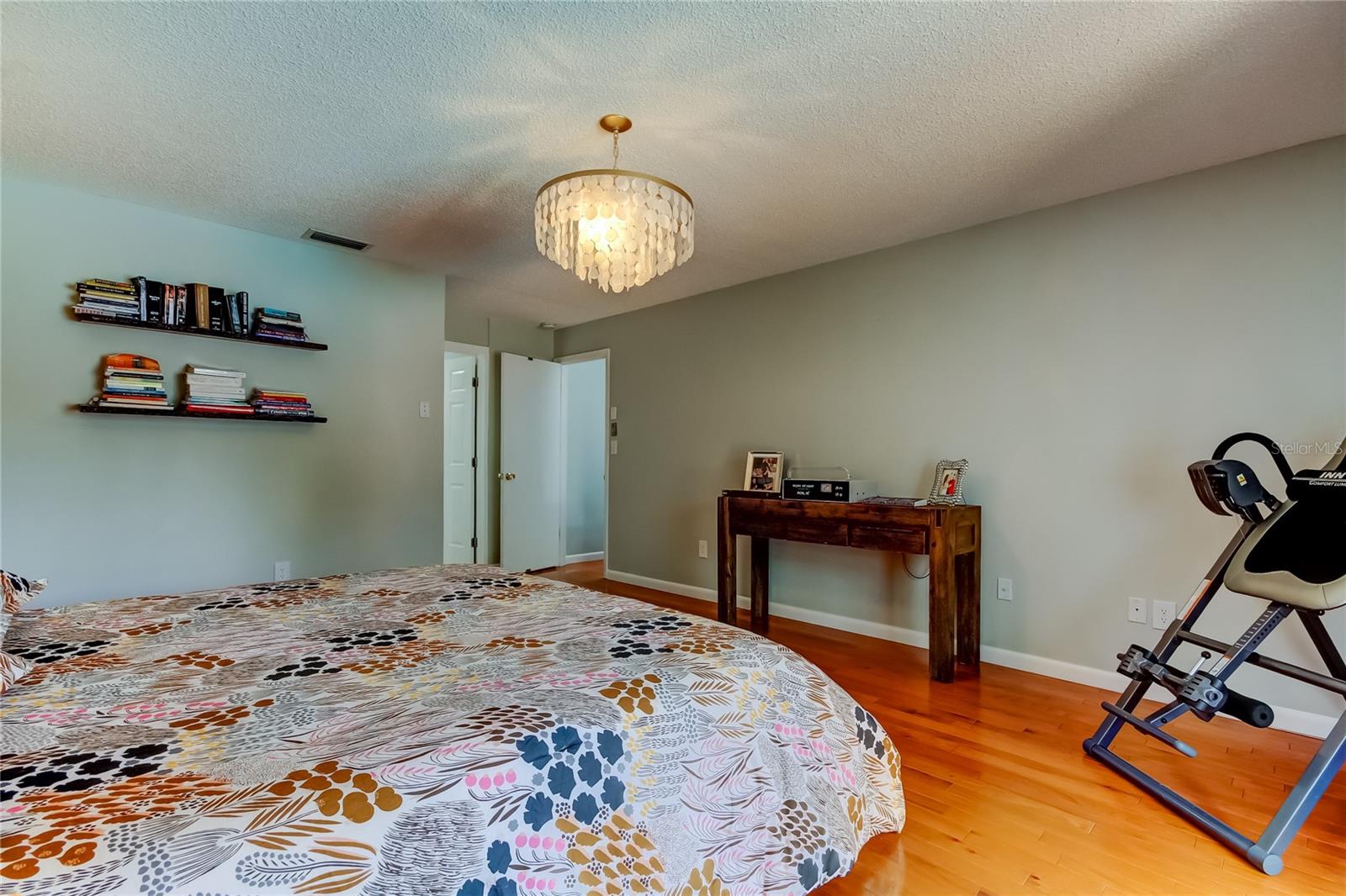Image 39 of 87 For 604 Knollwood Drive