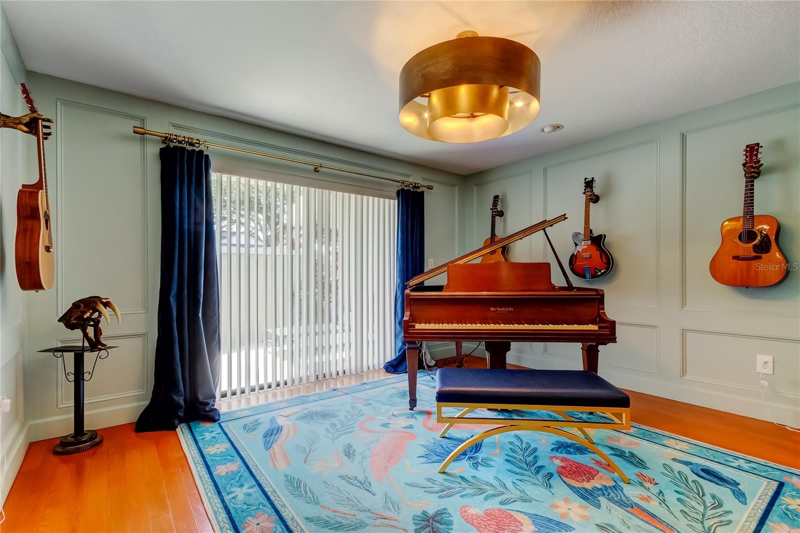 Image 4 of 87 For 604 Knollwood Drive