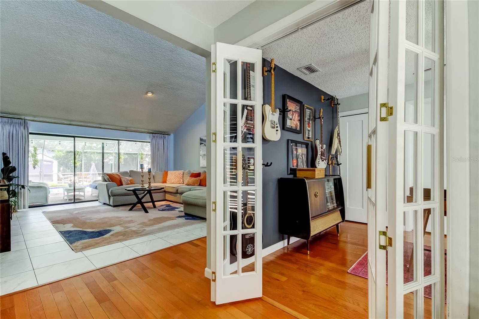 Image 9 of 87 For 604 Knollwood Drive