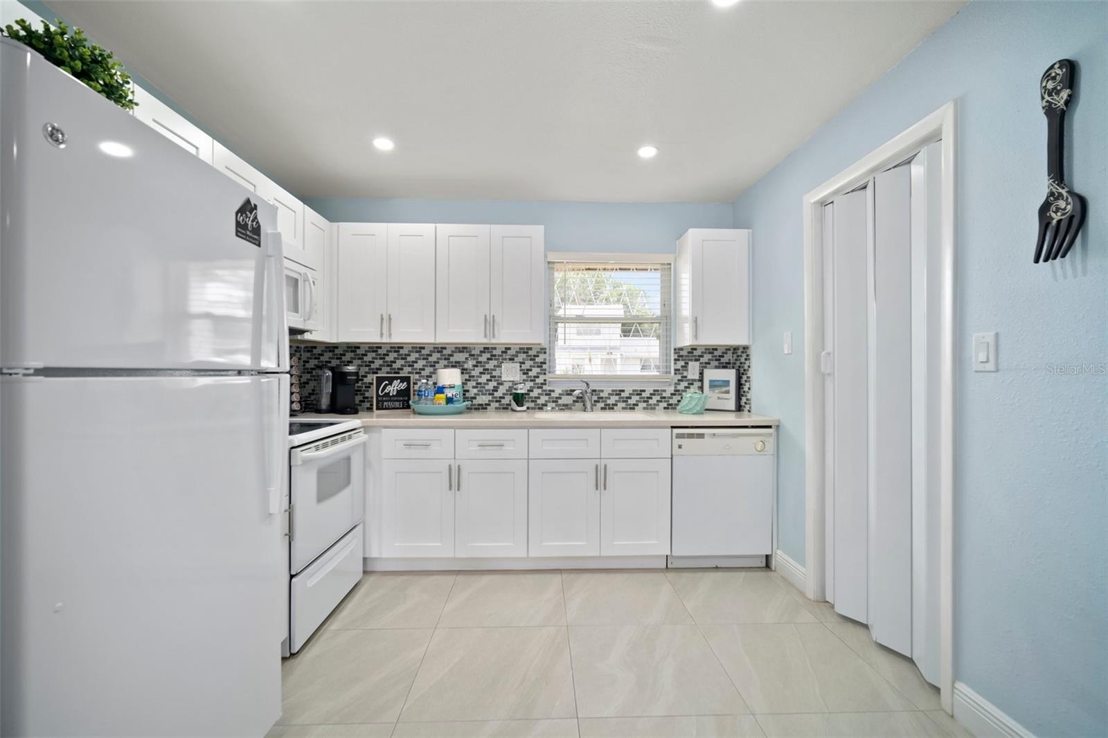 Image 10 of 38 For 1712 Azalea Court B