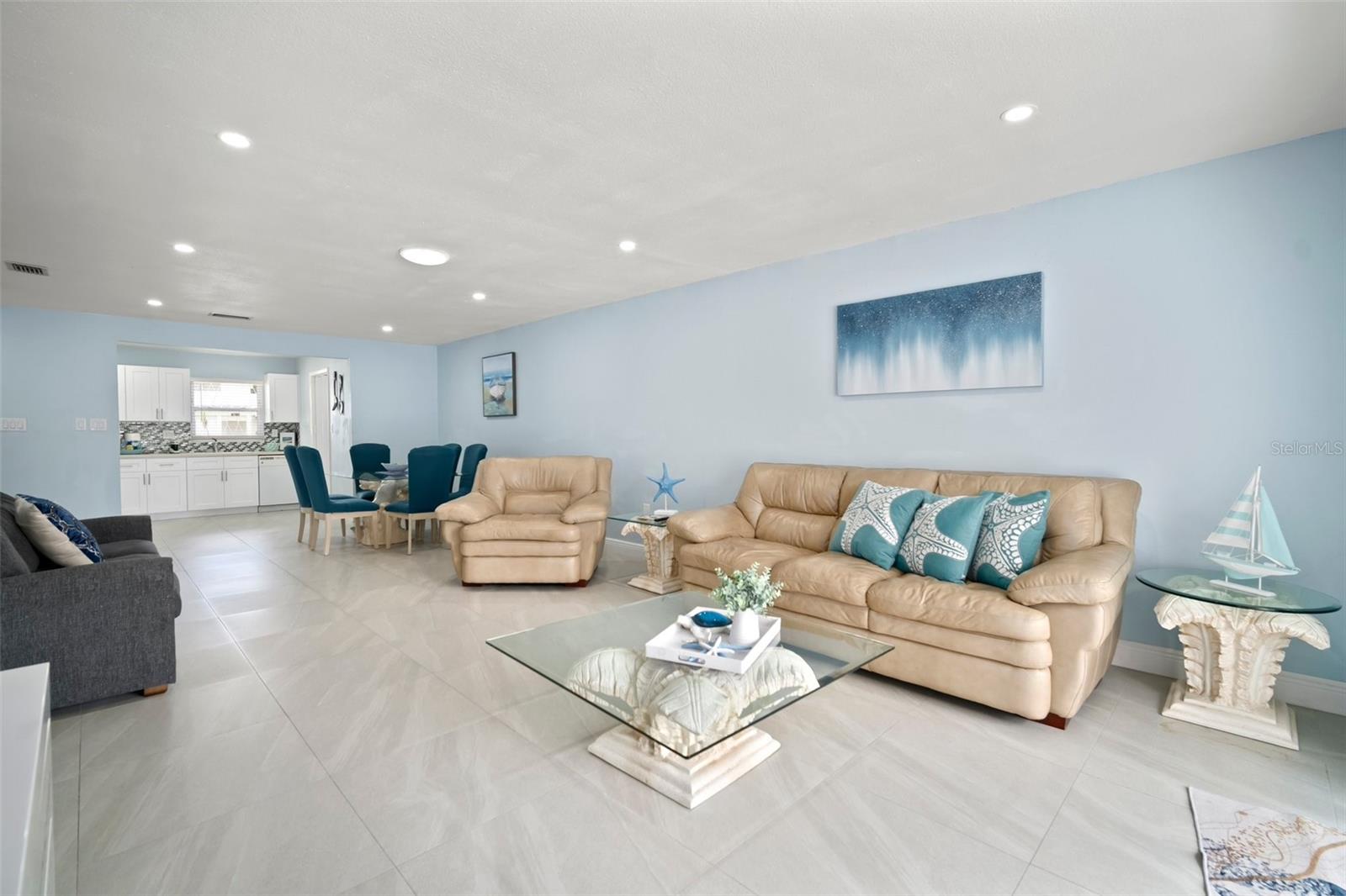 Image 14 of 38 For 1712 Azalea Court B