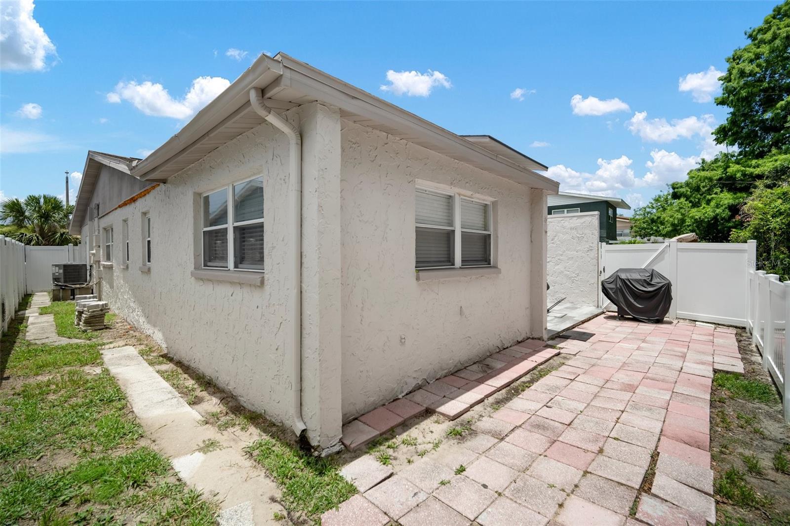 Image 3 of 38 For 1712 Azalea Court B
