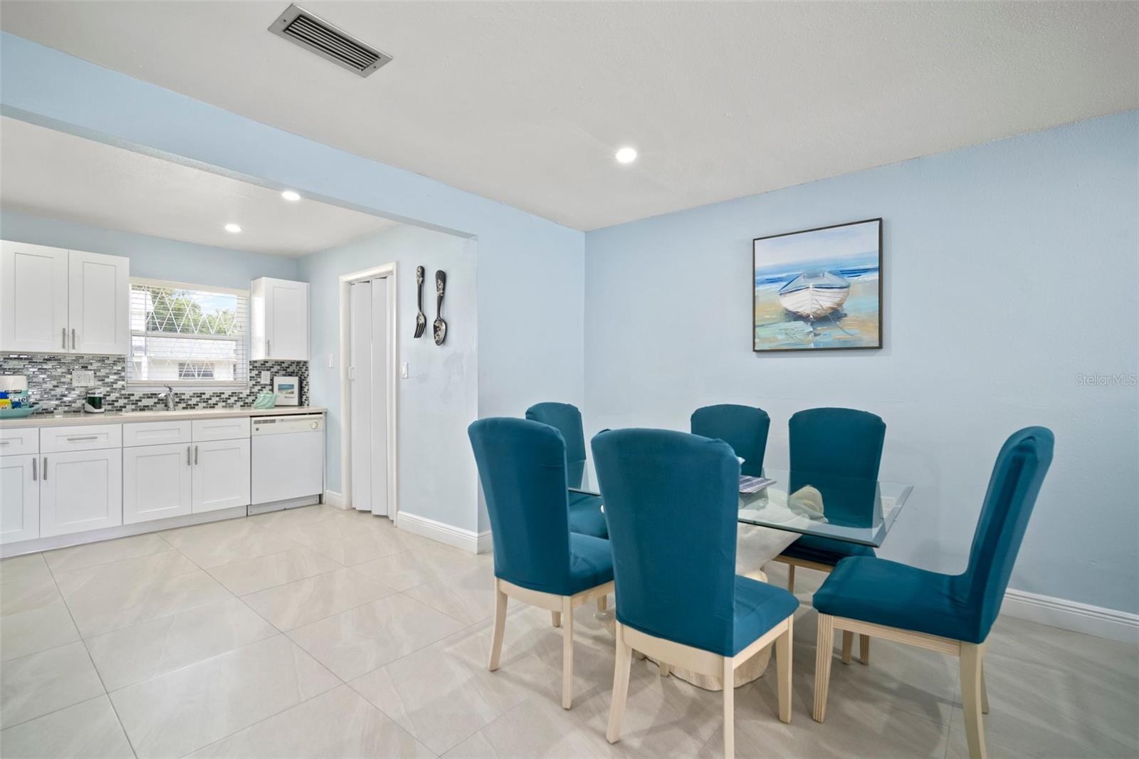 Image 8 of 38 For 1712 Azalea Court B