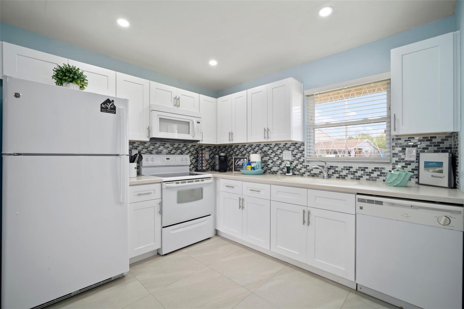 Image 9 of 38 For 1712 Azalea Court B
