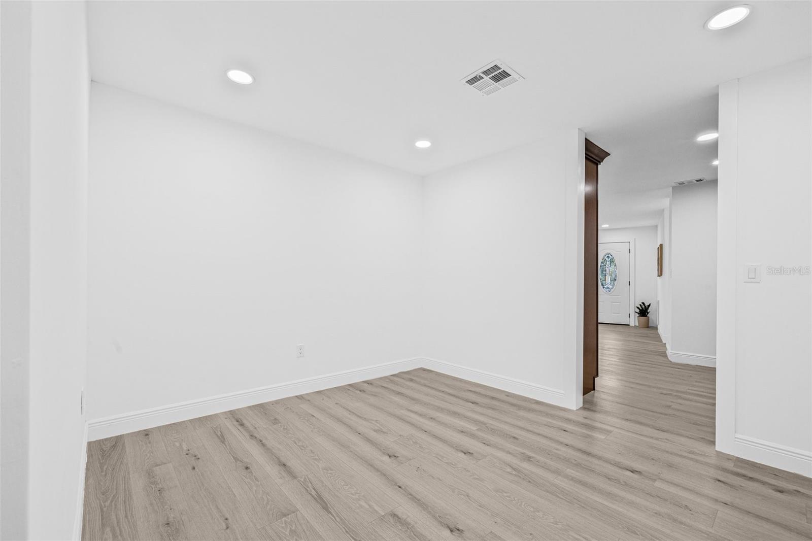 Image 30 of 42 For 4495 Clearwater Harbor Drive S