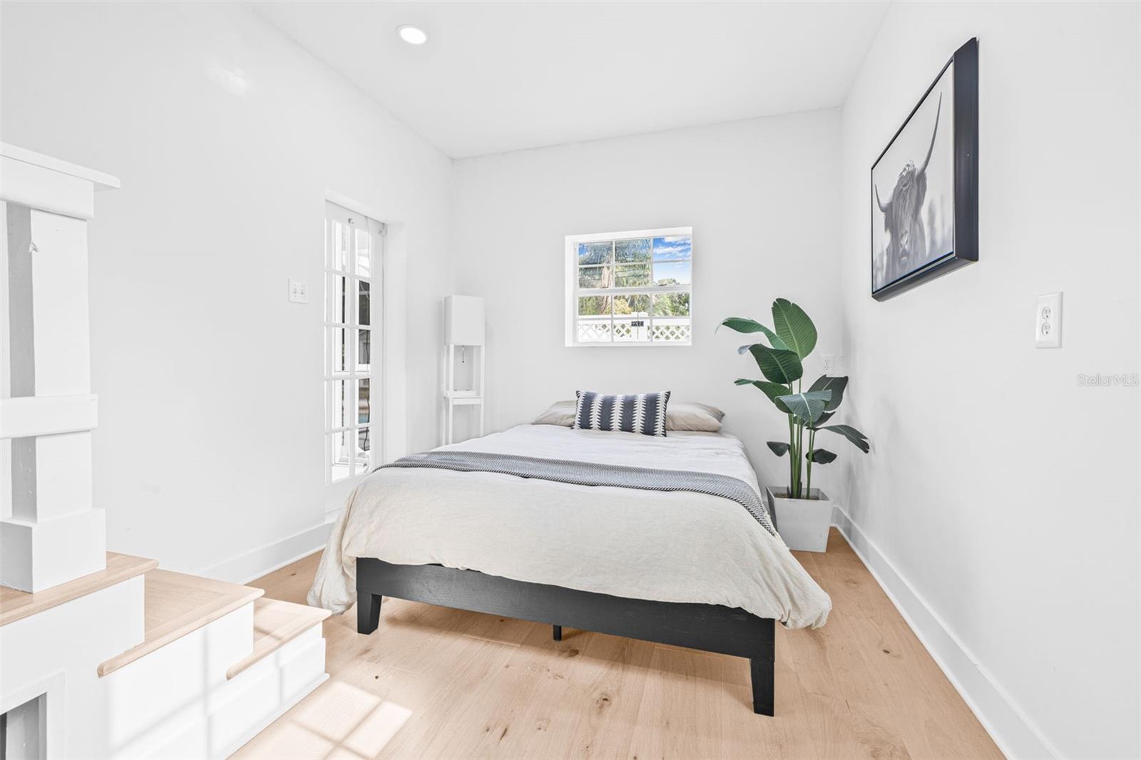 Image 16 of 38 For 706 39th Avenue Ne