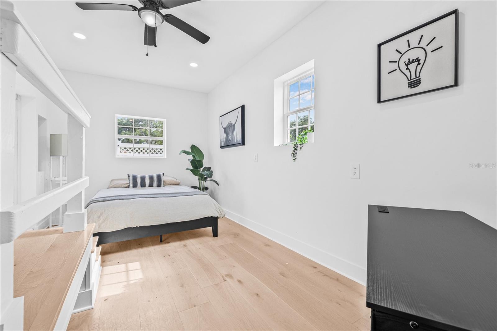 Image 17 of 38 For 706 39th Avenue Ne