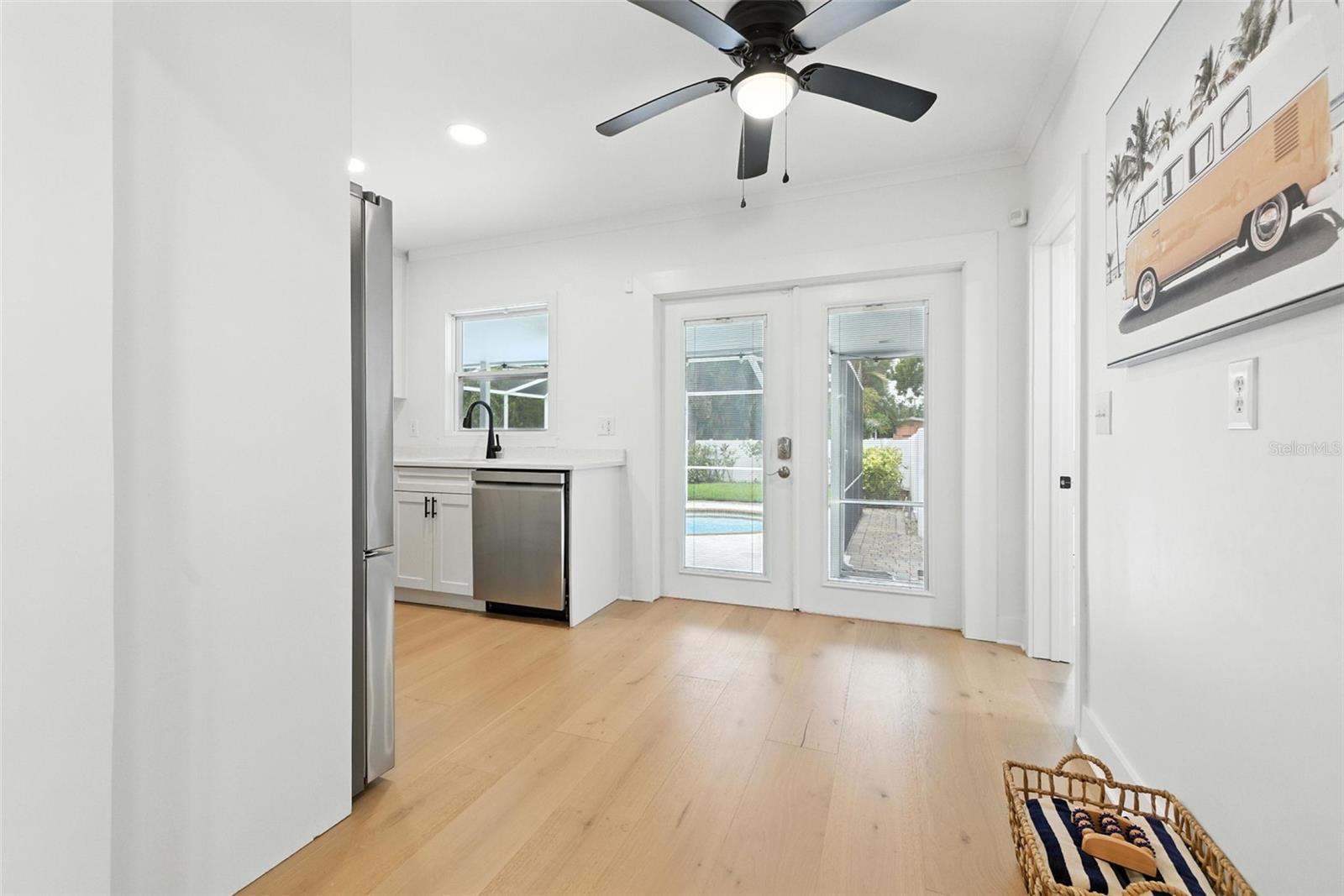 Image 20 of 38 For 706 39th Avenue Ne