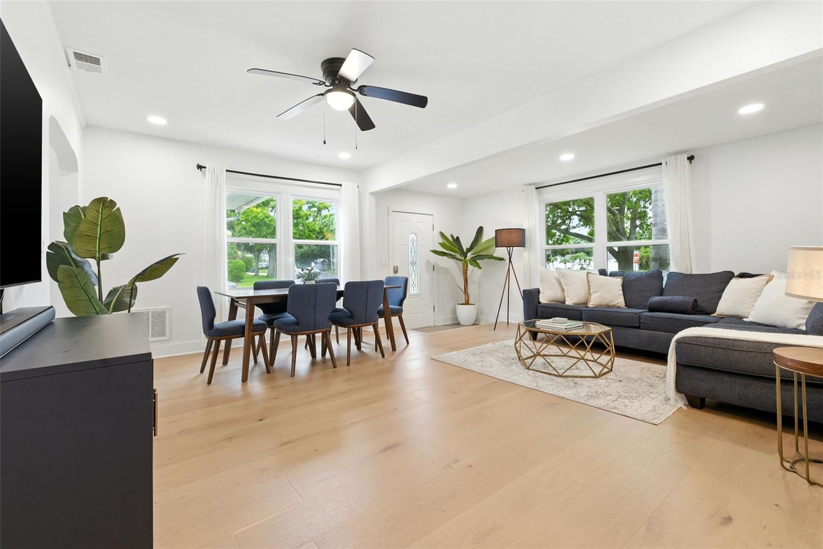Image 6 of 38 For 706 39th Avenue Ne