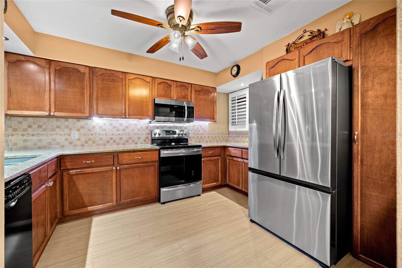 Image 23 of 27 For 5567 Sea Forest Drive 323