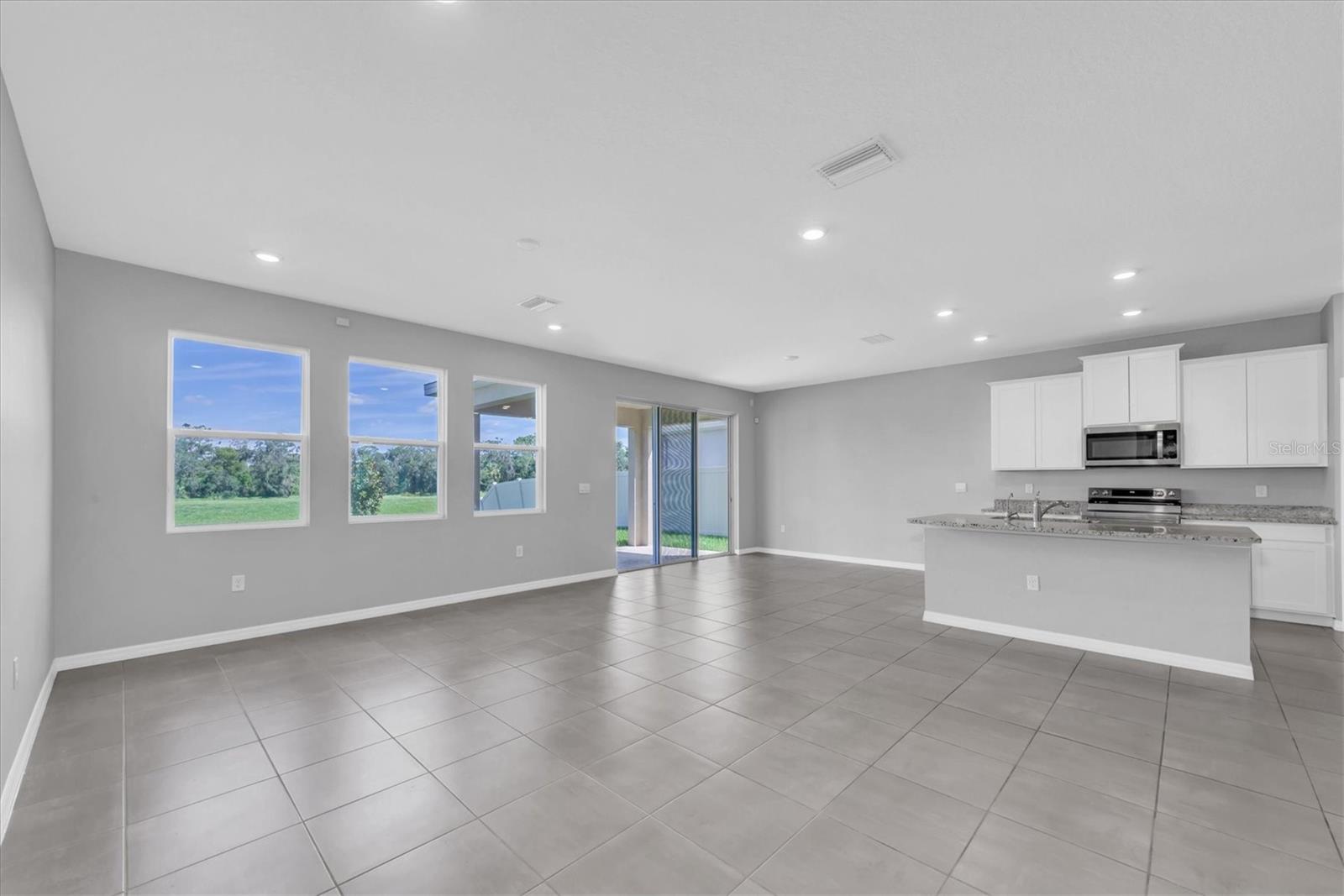 Image 11 of 50 For 16972 Oval Rum Drive