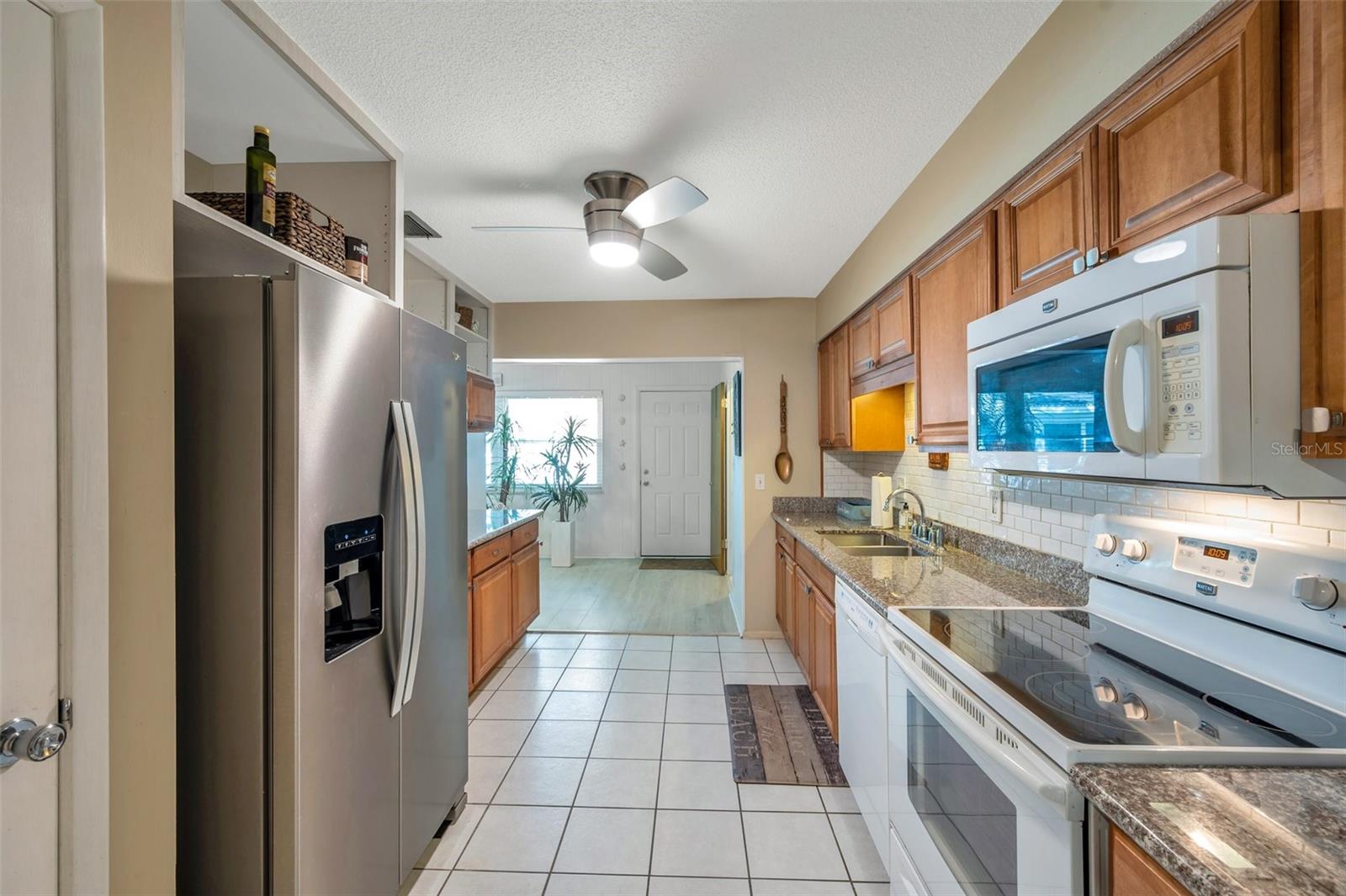 Listing photo id 13 for 11200 102nd Avenue 119