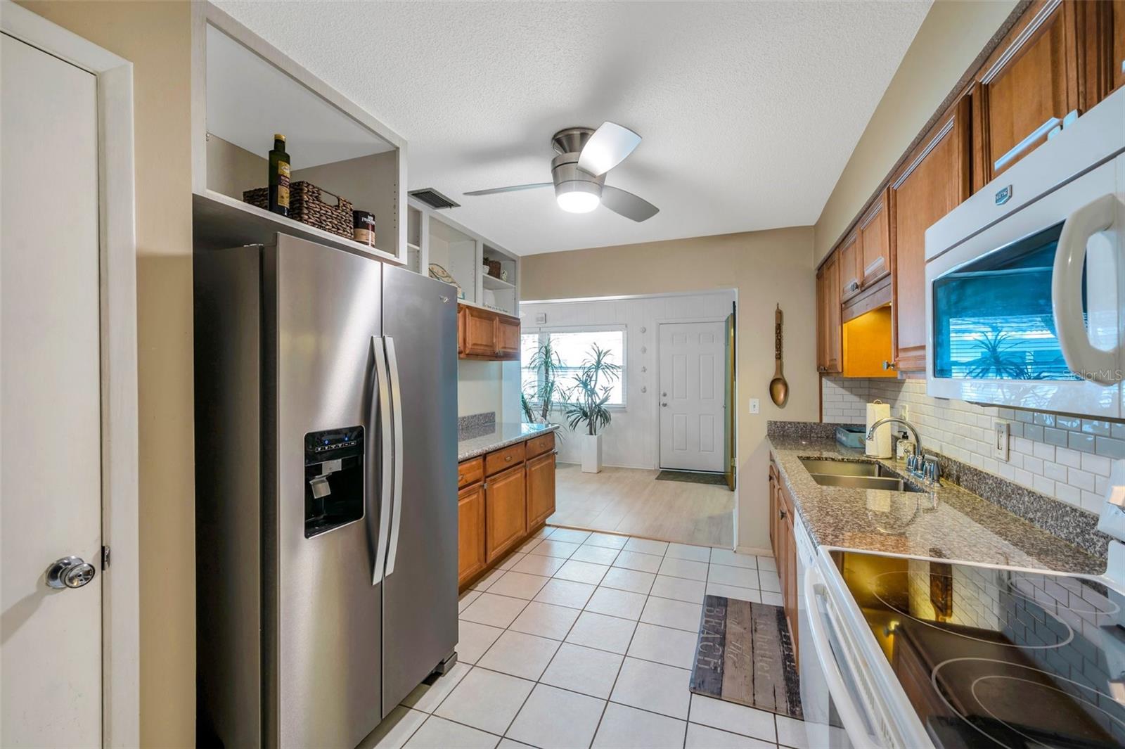 Listing photo id 15 for 11200 102nd Avenue 119