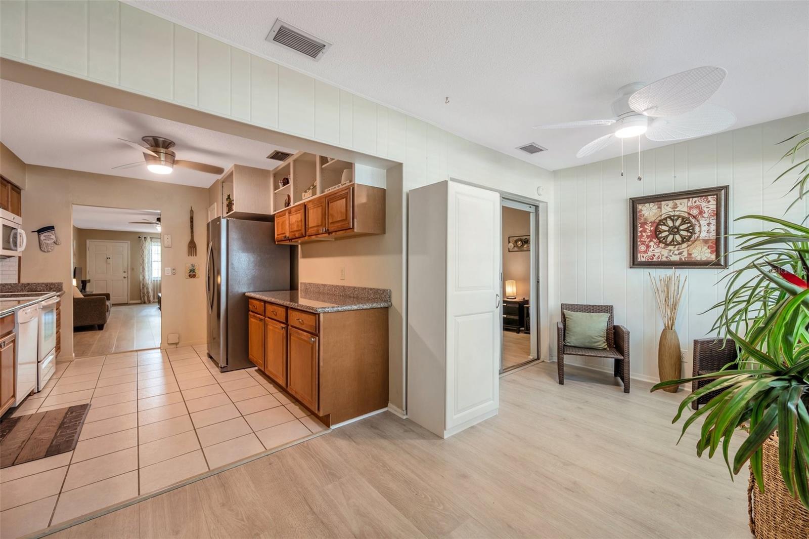 Listing photo id 20 for 11200 102nd Avenue 119