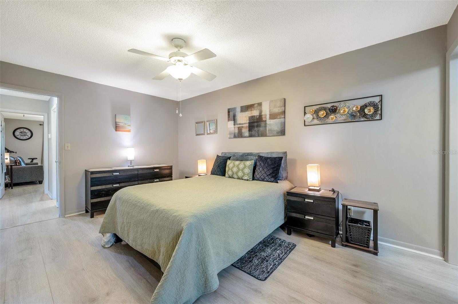 Listing photo id 25 for 11200 102nd Avenue 119