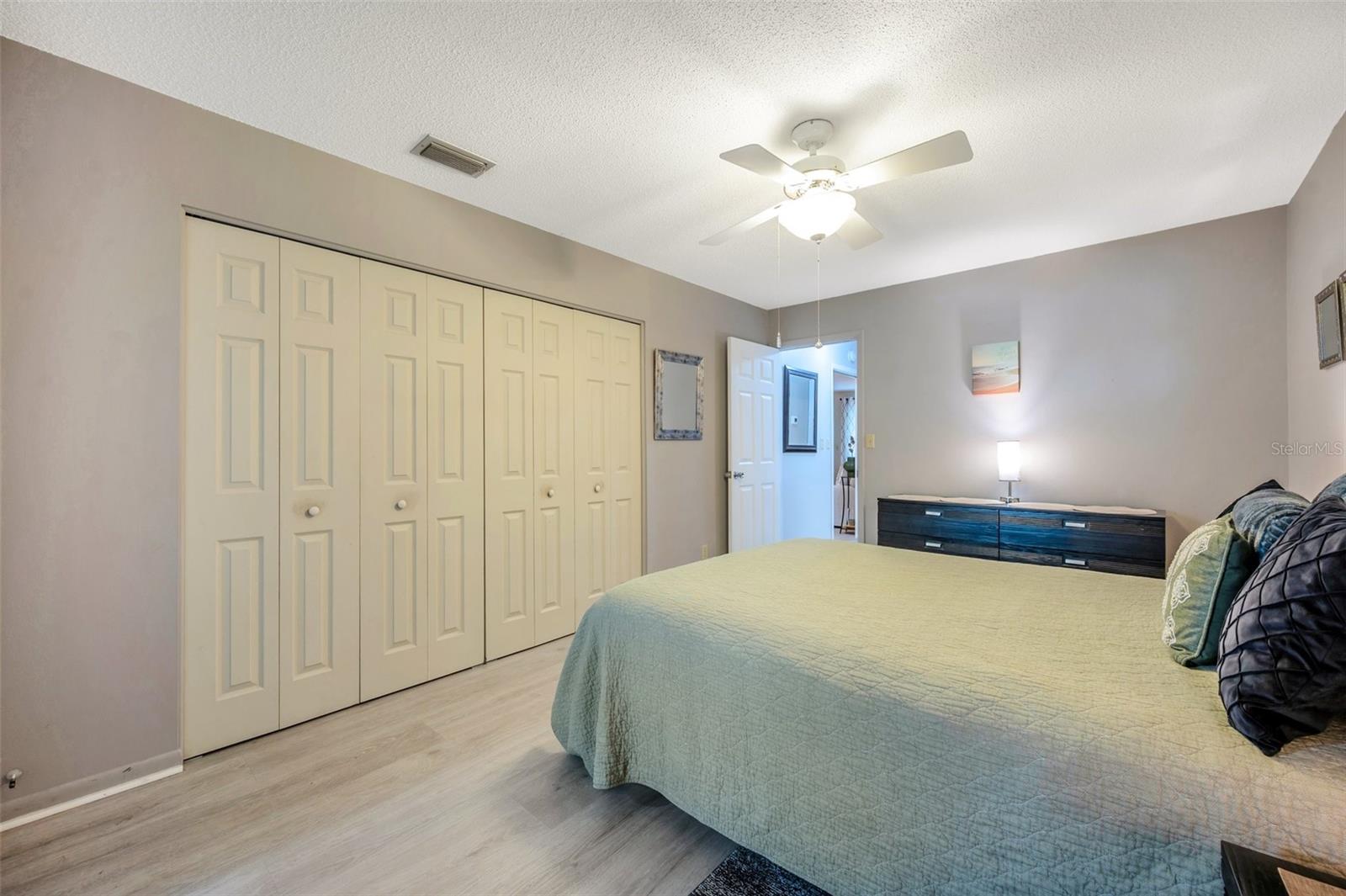 Listing photo id 26 for 11200 102nd Avenue 119