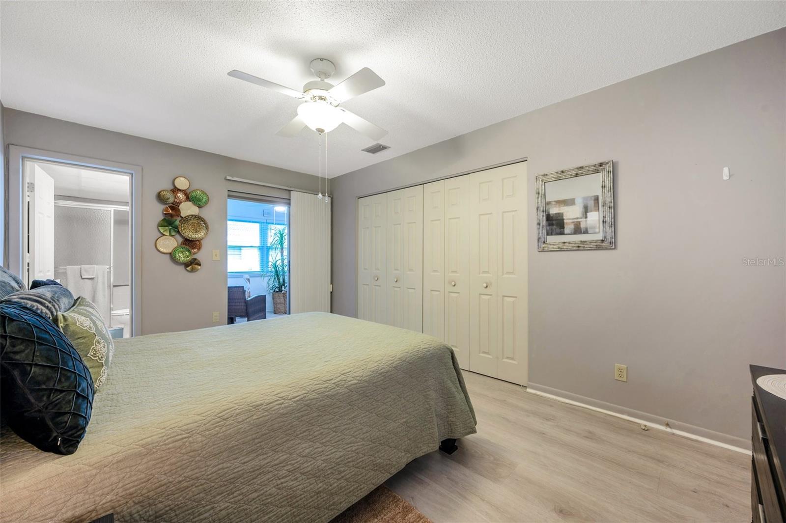 Listing photo id 27 for 11200 102nd Avenue 119