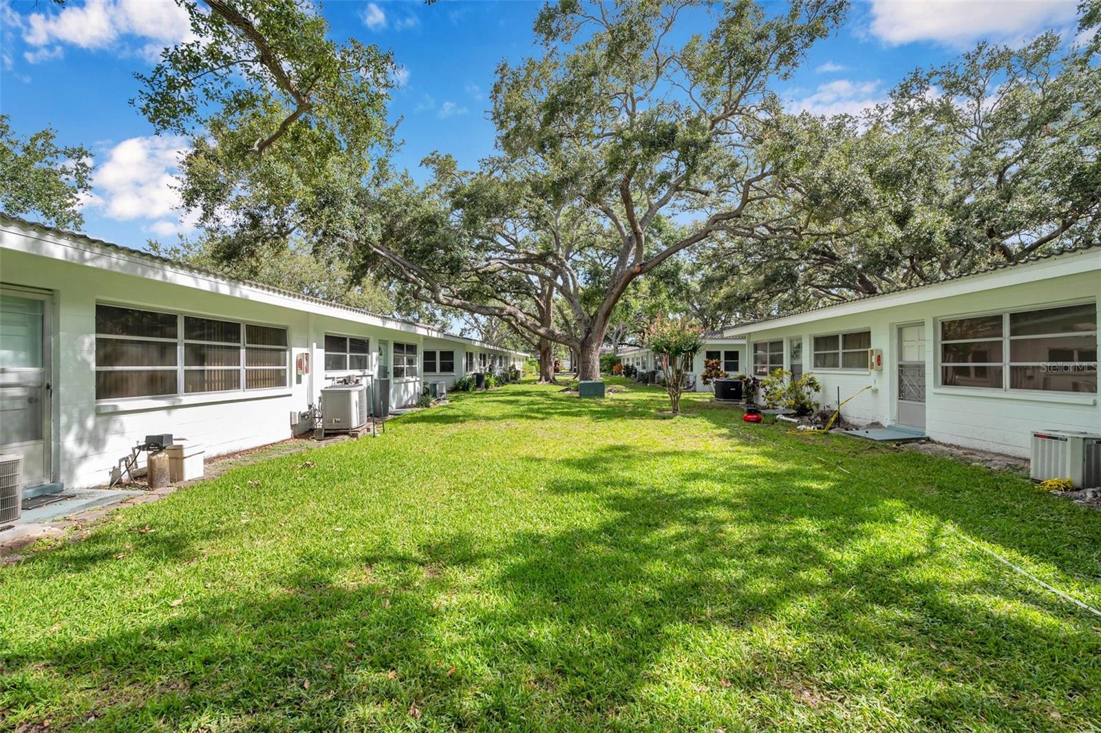 Listing photo id 37 for 11200 102nd Avenue 119