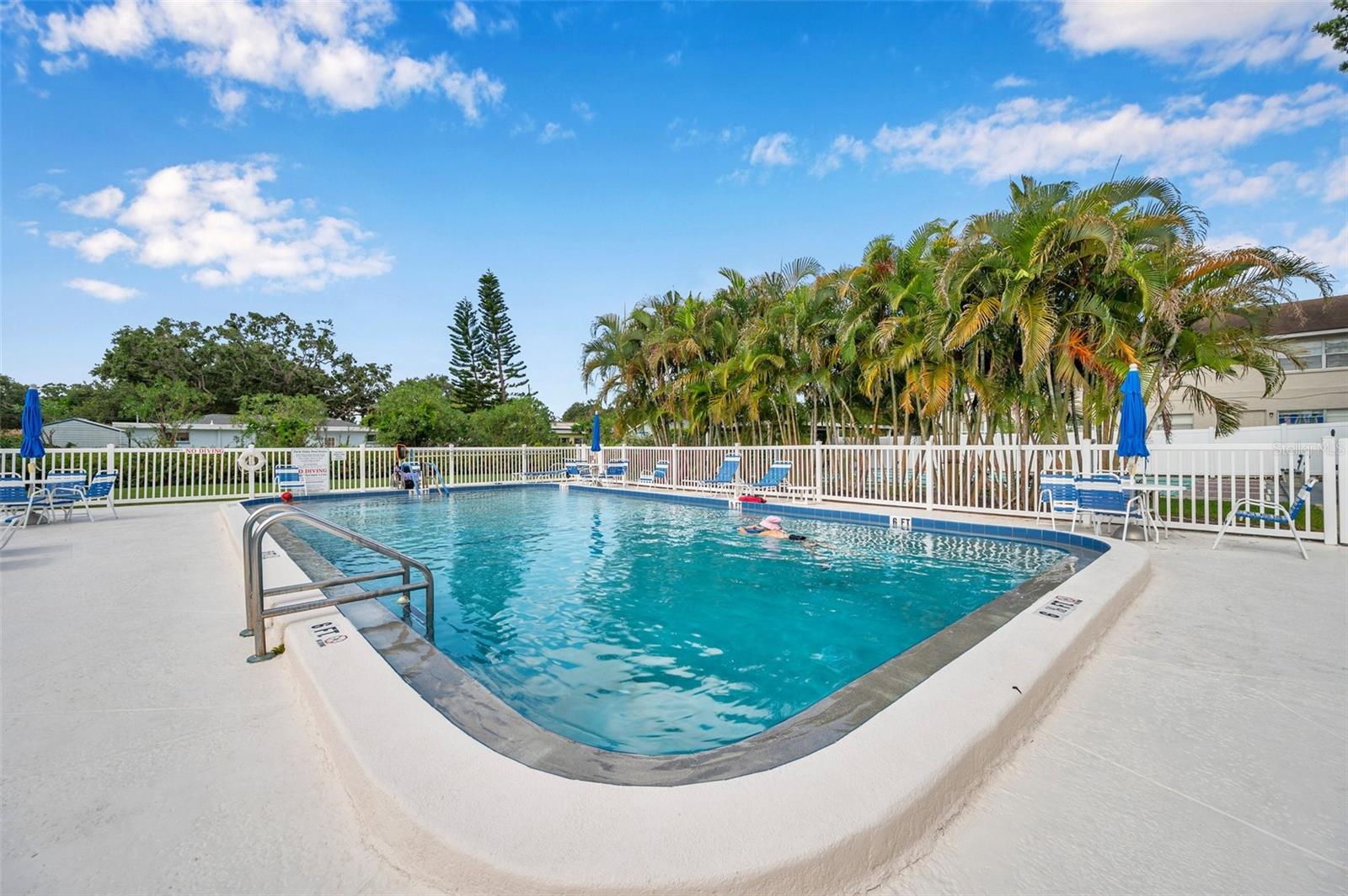 Listing photo id 38 for 11200 102nd Avenue 119