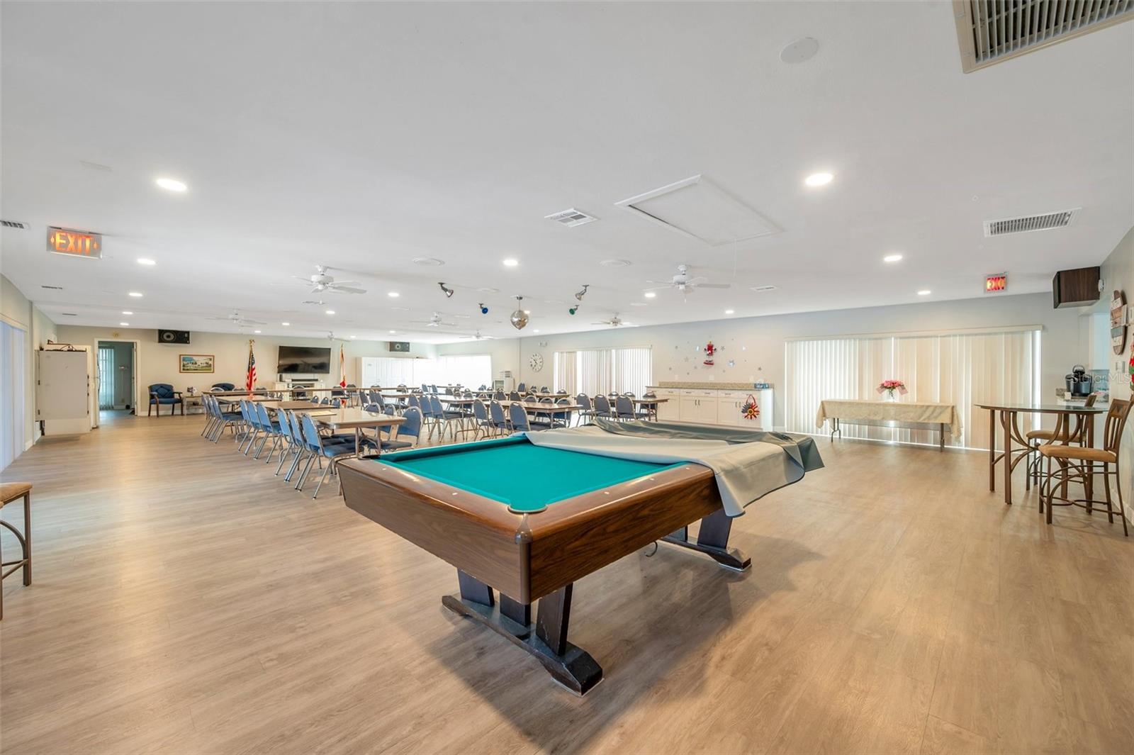 Listing photo id 41 for 11200 102nd Avenue 119